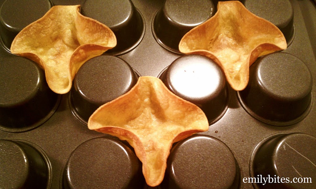 http://emilybites.com/wp-content/uploads/2011/02/Mini-Taco-Bowls-shells-b.jpg