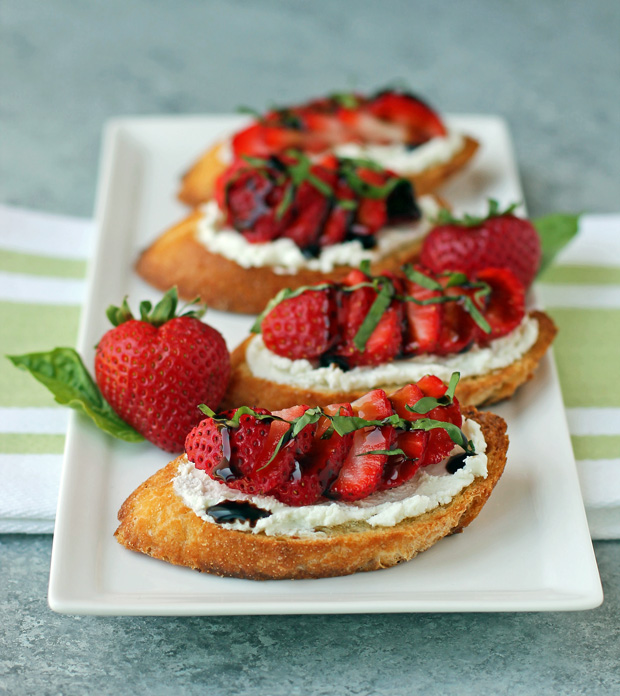 Strawberry Balsamic Bruschetta Emily Bites