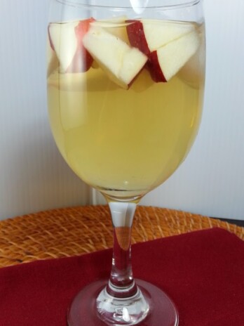 Apple Cinnamon Sangria