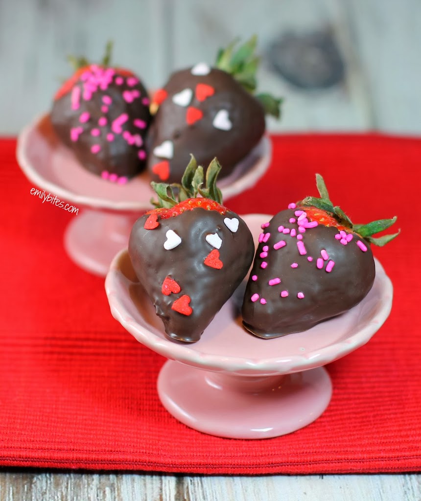 Chocolate Covered Strawberries - Emily Bites