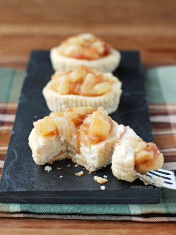 Apple Cinnamon Cheesecake Cups