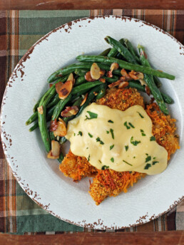 Crispy Cheddar Chicken with Creamy Sauce