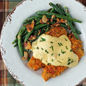 Crispy Cheddar Chicken with Creamy Sauce