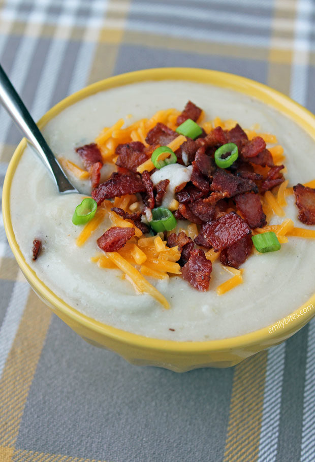 Slow Cooker Loaded Potato and Cauliflower Soup