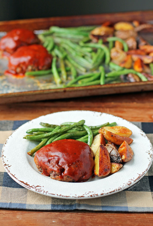 Sheet Pan Mini Meatloaves with Potatoes and Green Beans - Strawberry  Blondie Kitchen