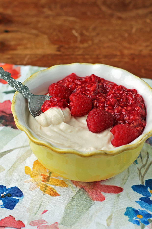 Make-Ahead Berry Yogurt Parfaits - Emily Bites