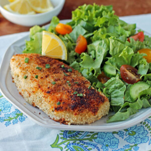 Crispy Onion Dip Chicken with salad