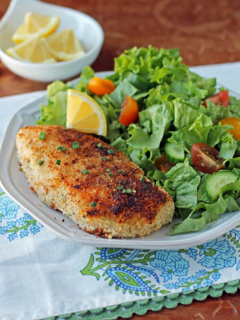 Crispy Onion Dip Chicken with salad
