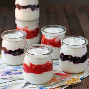 Make-Ahead Berry Yogurt Parfaits in jars