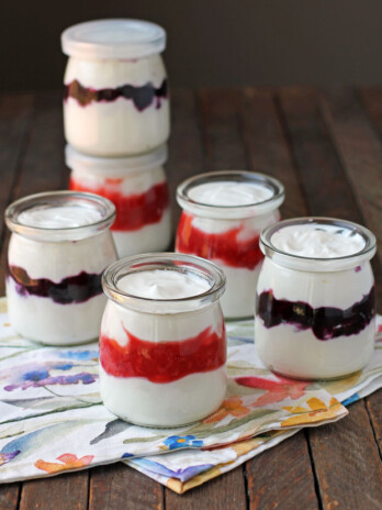 Make-Ahead Berry Yogurt Parfaits in jars