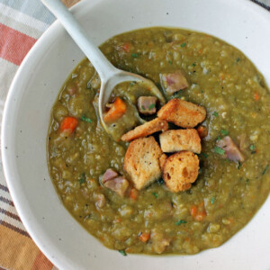 Slow Cooker Split Pea Soup with Ham with croutons