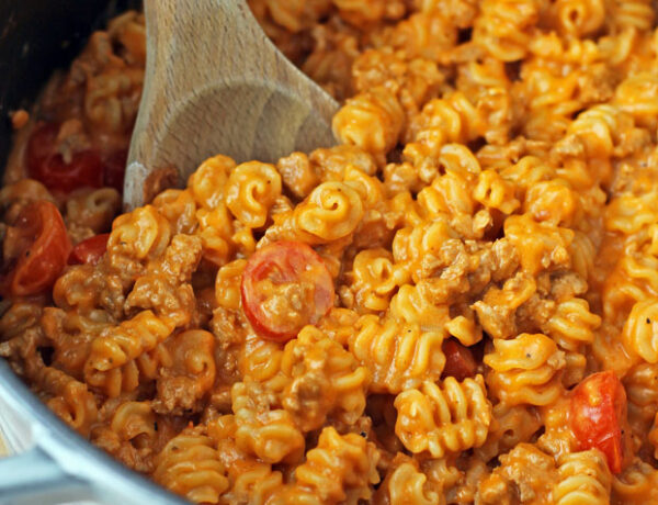 One-Pot Cheeseburger Pasta - Emily Bites