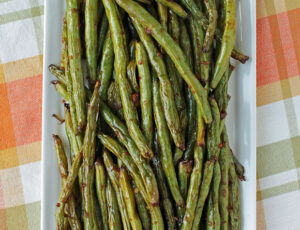 Air Fryer Garlic Balsamic Green Beans on a platter