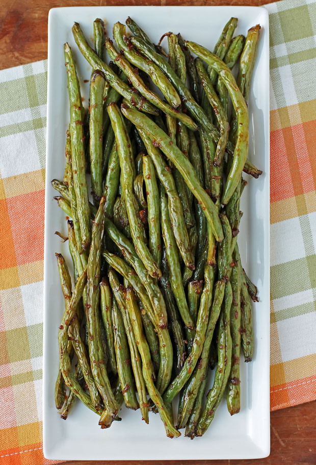 Air Fryer Garlic Balsamic Green Beans on a platter