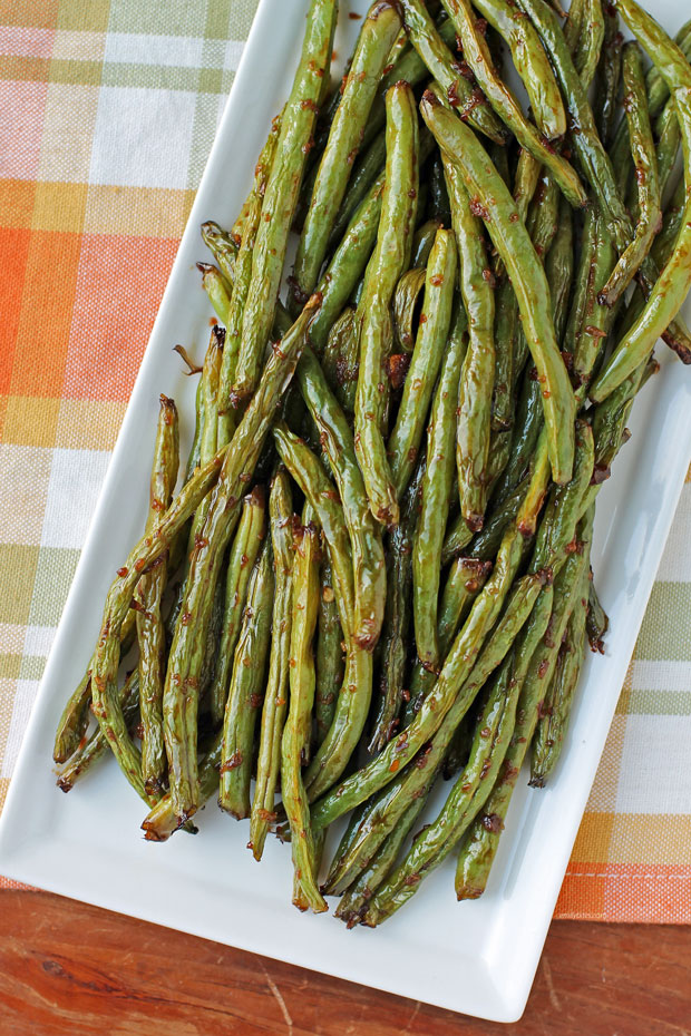 Air Fryer Garlic Balsamic Green Beans close up