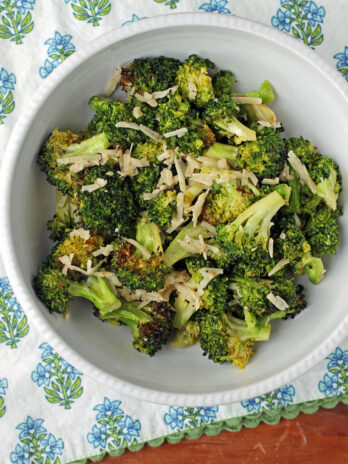 Air Fryer Garlic Parmesan Broccoli in a serving bowl